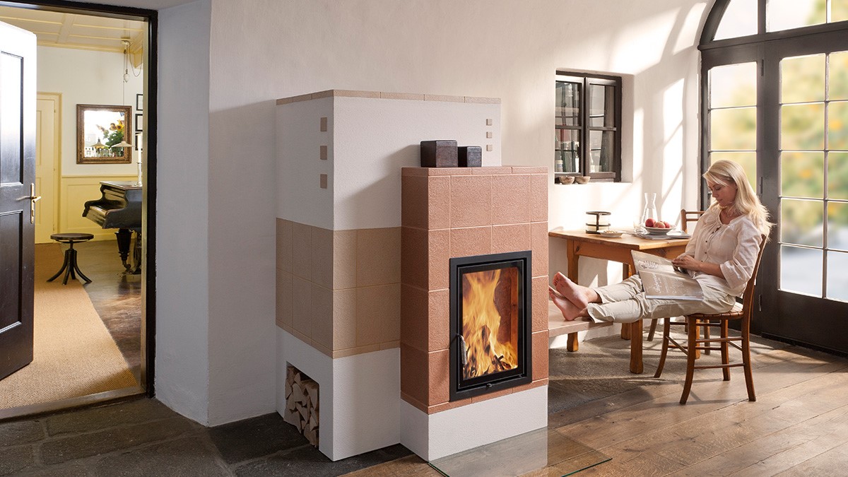 Antysmogowy hybrydowy piecokominek ogrzewający cały dom.